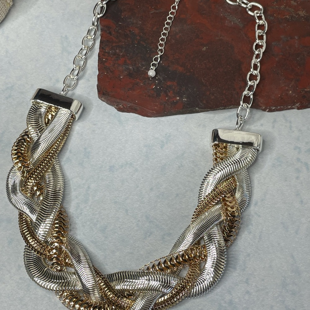 AVON Necklace NEW 🔥 Great Gift 🎁💎📿